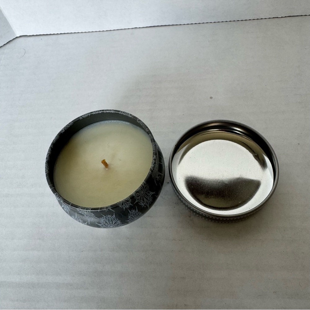 New Archipelago Botanicals Winter Frost Candle 2.2oz Holiday Evergreen Birch - Picture 5 of 5